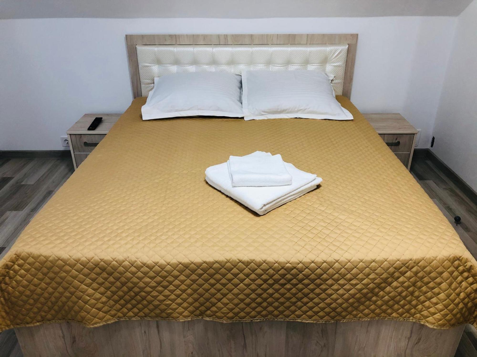 Hotel Casa Todea Cîmpeni Esterno foto
