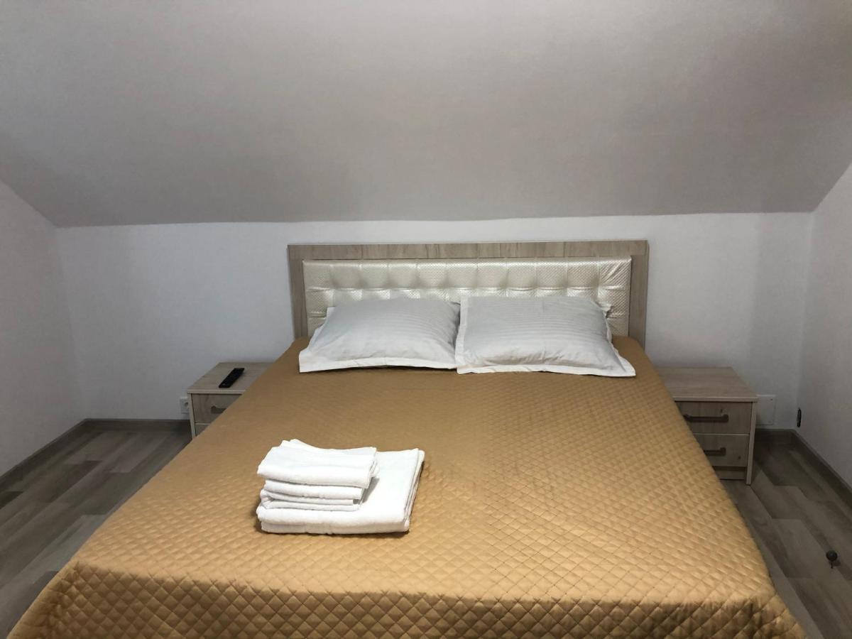 Hotel Casa Todea Cîmpeni Esterno foto